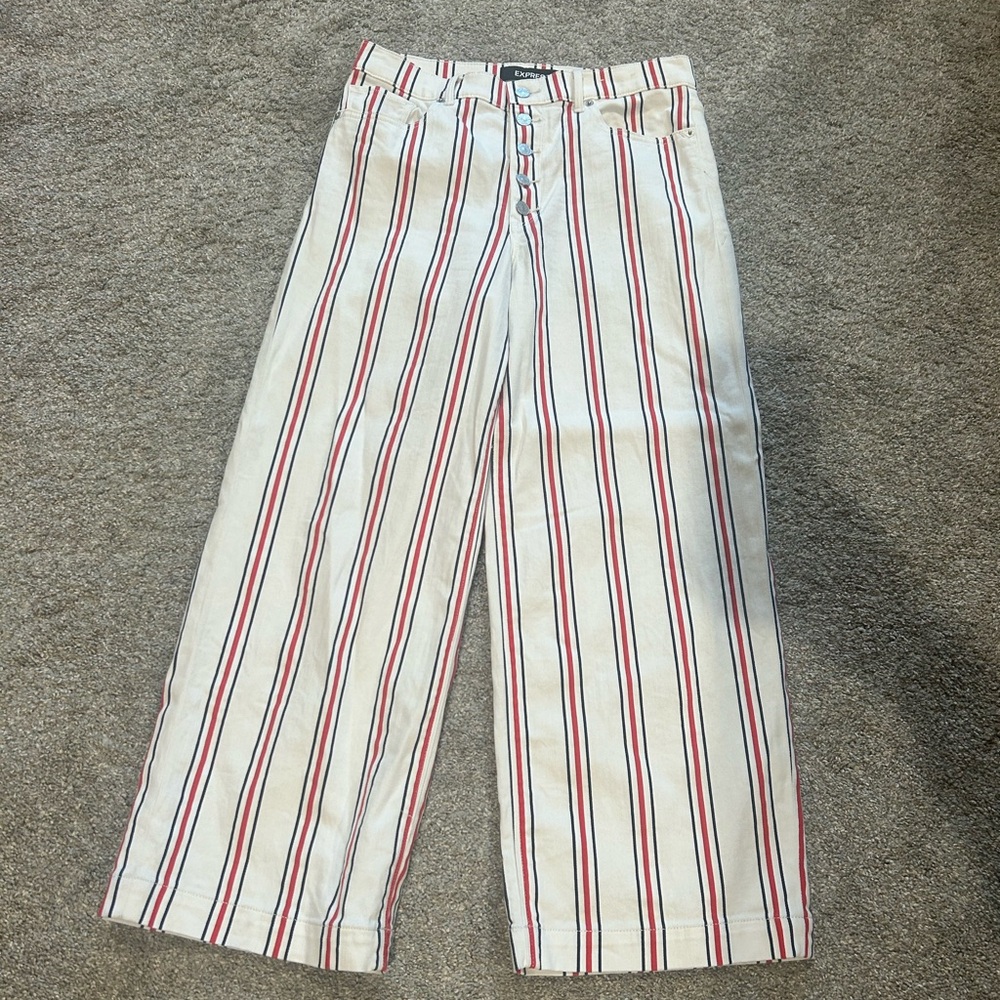 Express white cropped wide leg, high-rise jeans, size 6
